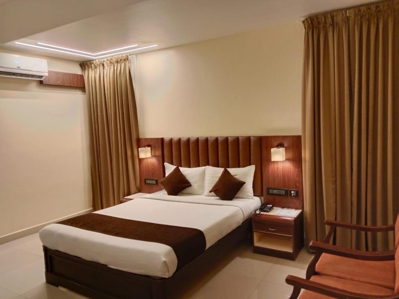 Hotel Arcadia Kottayam Esterno foto
