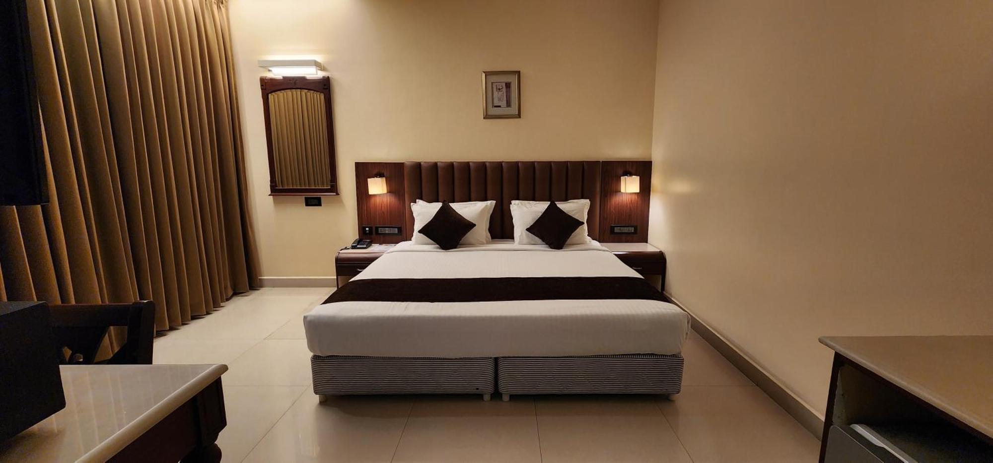 Hotel Arcadia Kottayam Esterno foto