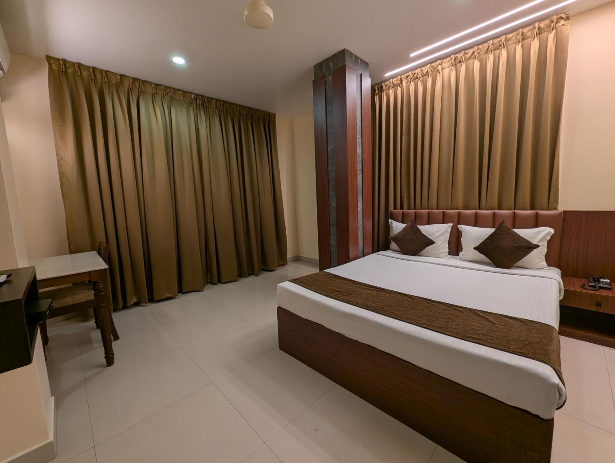 Hotel Arcadia Kottayam Esterno foto