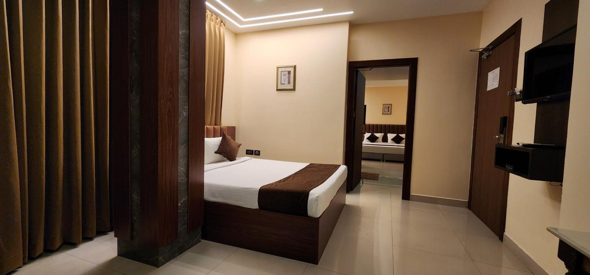 Hotel Arcadia Kottayam Esterno foto